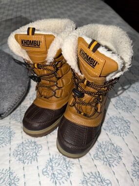 Khombu Kids Snow Boots size 12